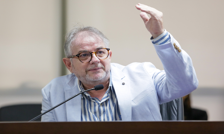 O professor, que também está à frente do processo de digitalização de todo acervo do Diario de Pernambuco