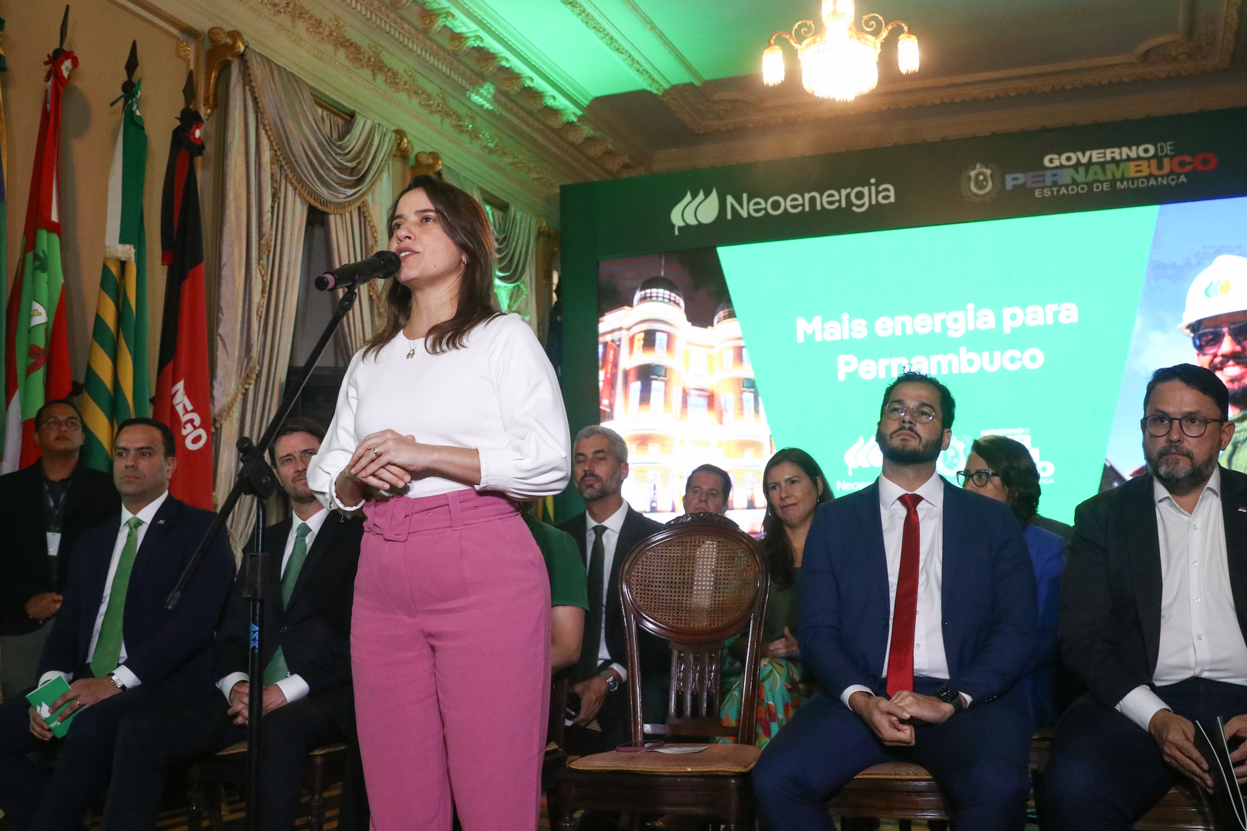 Governadora Raquel Lyra participou de solenidade com Neoenergia para anunciar investimento/Sandy James/DP Governadora Raquel Lyra participou de solenidade com Neoenergia para anunciar investimento/Sandy James/DP