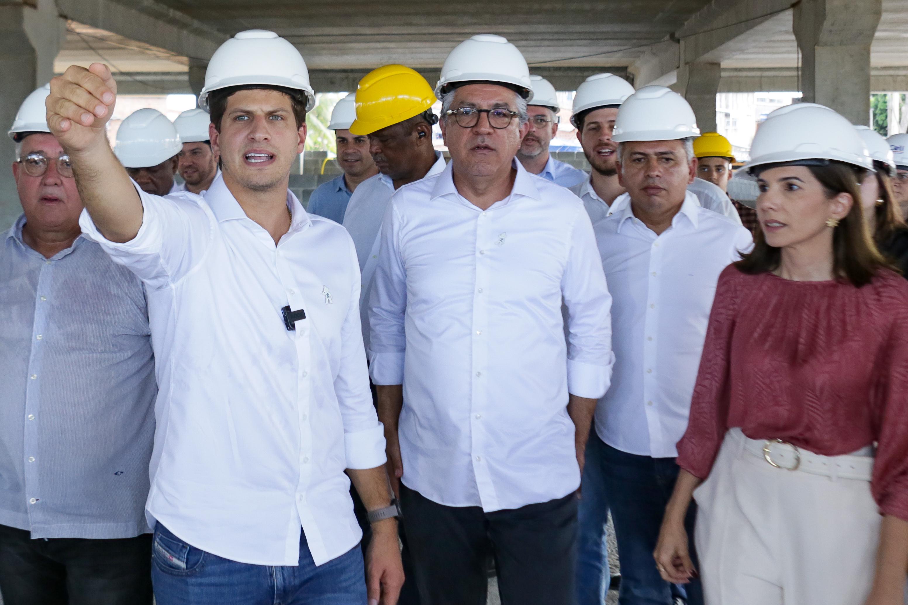 João Campos, Padilha e Luciana Albuquerque visitaram obras de hospital/Foto: Rafael Vieira/DP João Campos, Padilha e Luciana Albuquerque visitaram obras de hospital/Foto: Rafael Vieira/DP