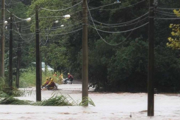 Corpo de Bombeiros trabalha em resgate de pessoas ilhadas em todo Rio Grande do Sul/crédito: Lauro Alves/ Secom RS Corpo de Bombeiros trabalha em resgate de pessoas ilhadas em todo Rio Grande do Sul/crédito: Lauro Alves/ Secom RS