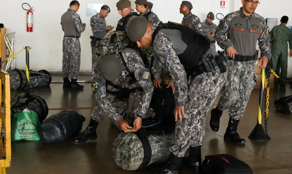 Militares auxiliarão no resgate de vítimas das enchentes/foto: TOM COSTA/MJSP Militares auxiliarão no resgate de vítimas das enchentes/foto: TOM COSTA/MJSP