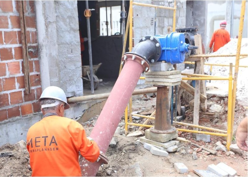 De acordo com o Governo do Estado, a Companhia já está executando intervenções civis e mecânicas para o funcionamento de 14 equipamentos já perfurados nos três municípios/Foto: Aluísio Moreira/Compesa De acordo com o Governo do Estado, a Companhia já está executando intervenções civis e mecânicas para o funcionamento de 14 equipamentos já perfurados nos três municípios/Foto: Aluísio Moreira/Compesa