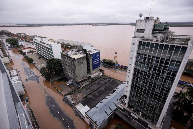 Região do centro histórico de Porto Alegre sofre com as inundações/Foto: AFP