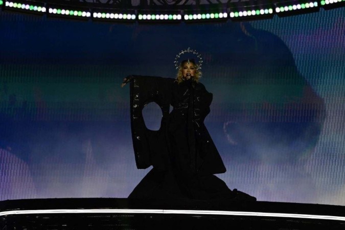 A estrela pop norte-americana Madonna se apresenta no palco durante um show gratuito na praia de Copacabana, no Rio de Janeiro, Brasil, em 4 de maio de 2024/Foto: Pablo PORCIUNCULA / AFP A estrela pop norte-americana Madonna se apresenta no palco durante um show gratuito na praia de Copacabana, no Rio de Janeiro, Brasil, em 4 de maio de 2024/Foto: Pablo PORCIUNCULA / AFP