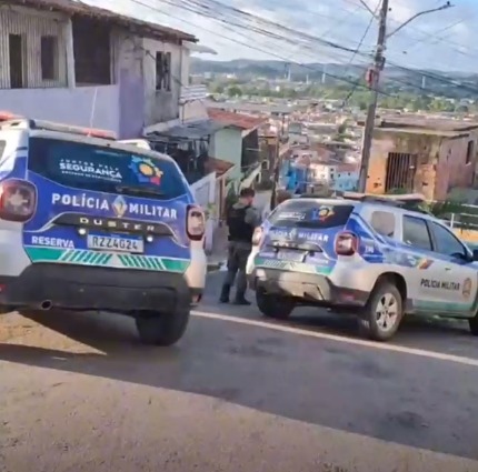 Vituras da polícia foram ao local do crime/Foto: redes Sociais Vituras da polícia foram ao local do crime/Foto: redes Sociais