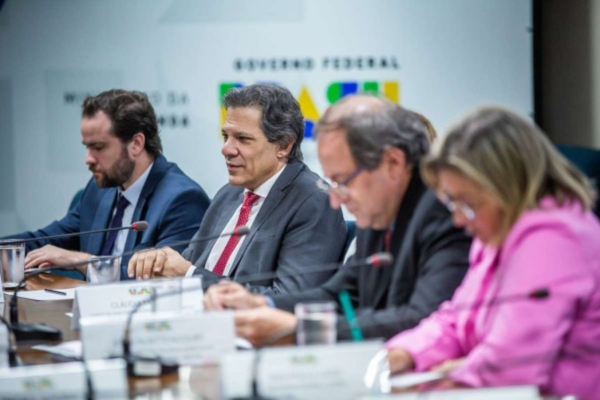 O ministro Fernando Haddad disse que sua equipe estuda medidas de socorro com ''muito critério''/Crédito: Diogo Zacarias O ministro Fernando Haddad disse que sua equipe estuda medidas de socorro com ''muito critério''/Crédito: Diogo Zacarias