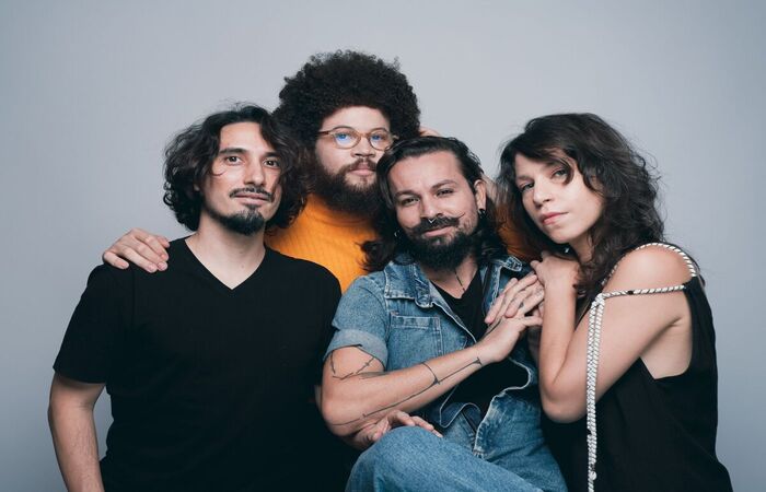 /Grupo Forró na Caixa levará seu baile de rabeca para a festa /Grupo Forró na Caixa levará seu baile de rabeca para a festa