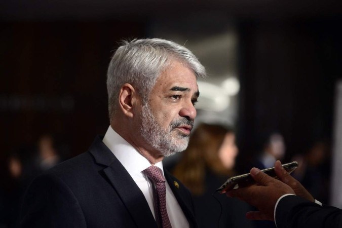 "O que nós queremos é que daqui a 10 anos, quando essa lei for reavaliada, ela possa ter produzido os efeitos que façam com que a composição do serviço público represente a composição da sociedade", disse o relator Humberto Costa (PT-PE)/Marcelo Ferreira/CB/D.A. Press "O que nós queremos é que daqui a 10 anos, quando essa lei for reavaliada, ela possa ter produzido os efeitos que façam com que a composição do serviço público represente a composição da sociedade", disse o relator Humberto Costa (PT-PE)/Marcelo Ferreira/CB/D.A. Press