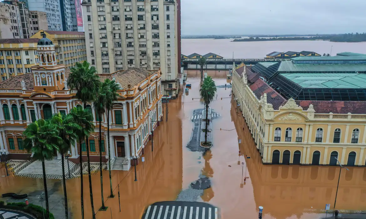 Pelo menos 100 pessoas já morreram por conta das enchentes no Rio Grande do Sul, segundo a Defesa Civil estadual. Há ao menos 128 pessoas desaparecidas em todo o estado/Foto: Gilvan Rocha/Agência Brasil