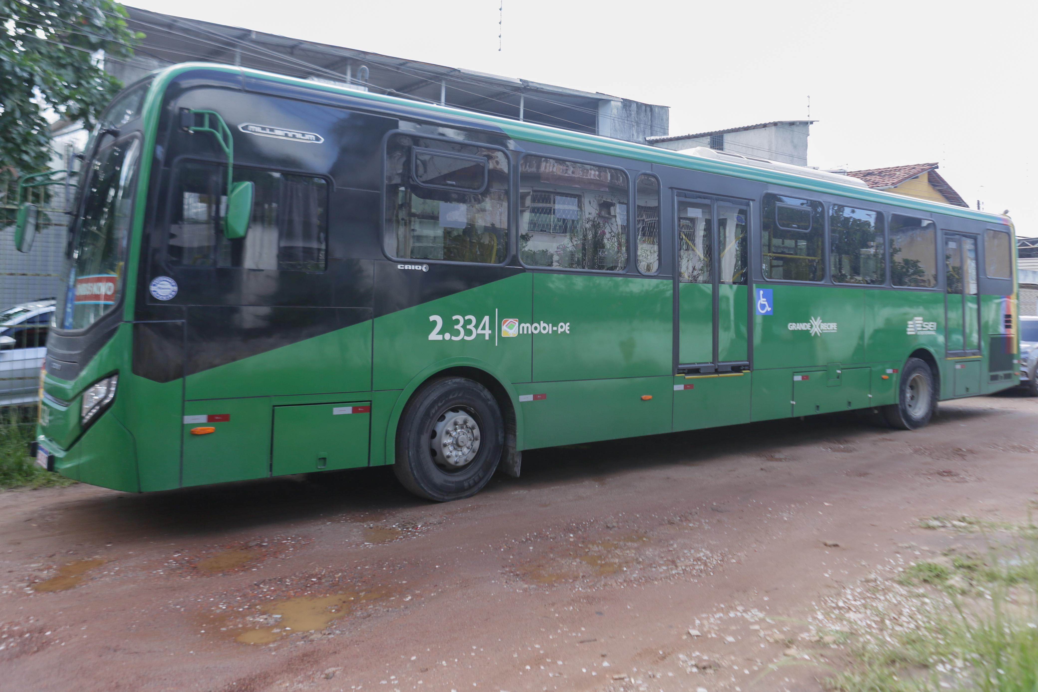 Ônibus foi assaltado e suspeito ficou ferido