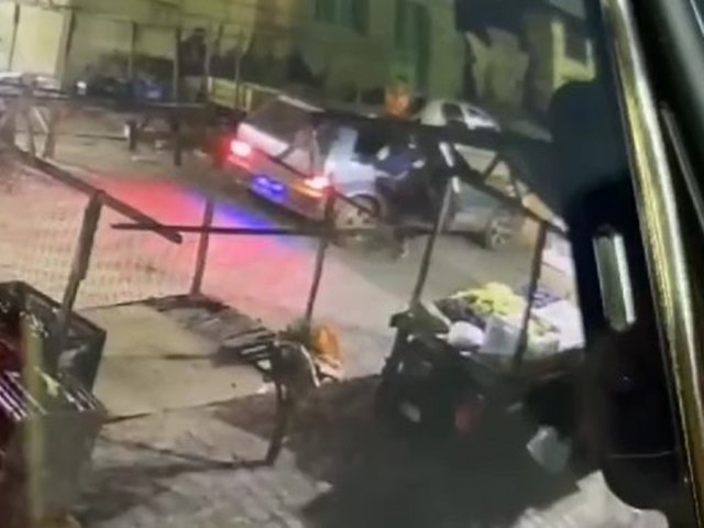 O crime aconteceu no início da noite de sexta-feira (10) na feira da cidade/Foto: Reprodução O crime aconteceu no início da noite de sexta-feira (10) na feira da cidade/Foto: Reprodução
