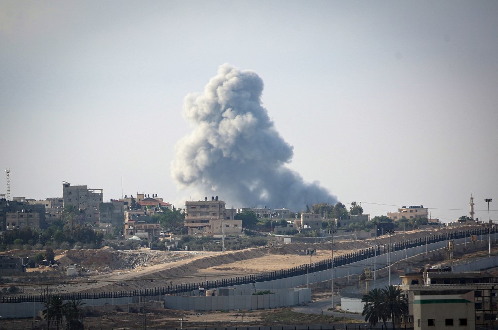 Ondas de fumaça durante os ataques israelenses no leste de Rafah, no sul da Faixa de Gaza/Foto: AFP Ondas de fumaça durante os ataques israelenses no leste de Rafah, no sul da Faixa de Gaza/Foto: AFP