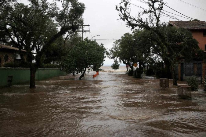 Ruas alagadas no bairro Ipanema, em Porto Alegre, com as águas do Guaíba/foto: Anselmo Cunha/AFP Ruas alagadas no bairro Ipanema, em Porto Alegre, com as águas do Guaíba/foto: Anselmo Cunha/AFP