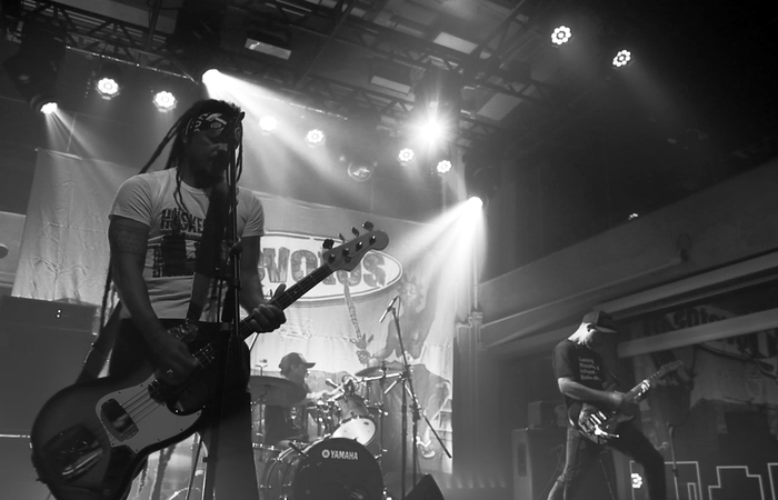 Novo álbum captura a essência da banda de punk rock/Foto: Bárbara Carneiro Novo álbum captura a essência da banda de punk rock/Foto: Bárbara Carneiro