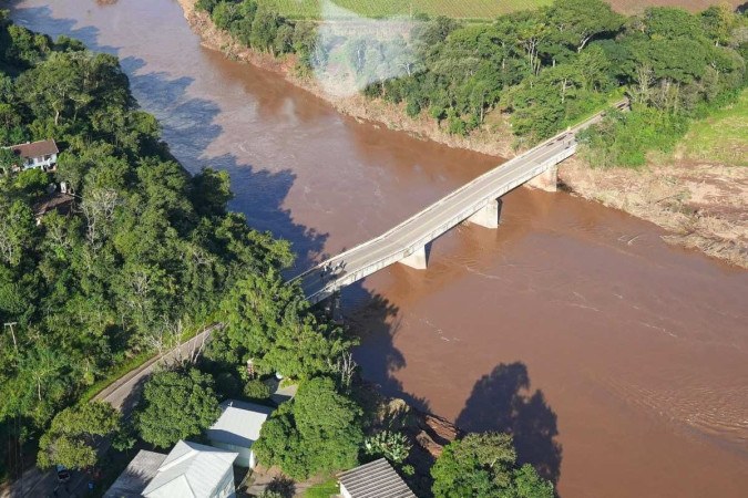 O rio Guaíba recebe as águas dos rios Jacuí, Taquari, Sinos, Caí e Gravataí, muitos deles permanecem acima da cota de inundação/foto: Mauricio Tonetto/Secom O rio Guaíba recebe as águas dos rios Jacuí, Taquari, Sinos, Caí e Gravataí, muitos deles permanecem acima da cota de inundação/foto: Mauricio Tonetto/Secom