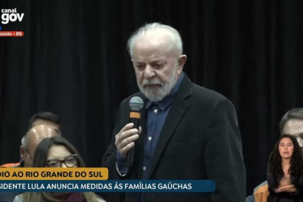 Presidente Luiz Inácio Lula da Silva anunciou medidas de auxílio à famílias afetadas pelas enchentes do Rio Grande do Sul/Crédito: Reprodução/CanalGov Presidente Luiz Inácio Lula da Silva anunciou medidas de auxílio à famílias afetadas pelas enchentes do Rio Grande do Sul/Crédito: Reprodução/CanalGov