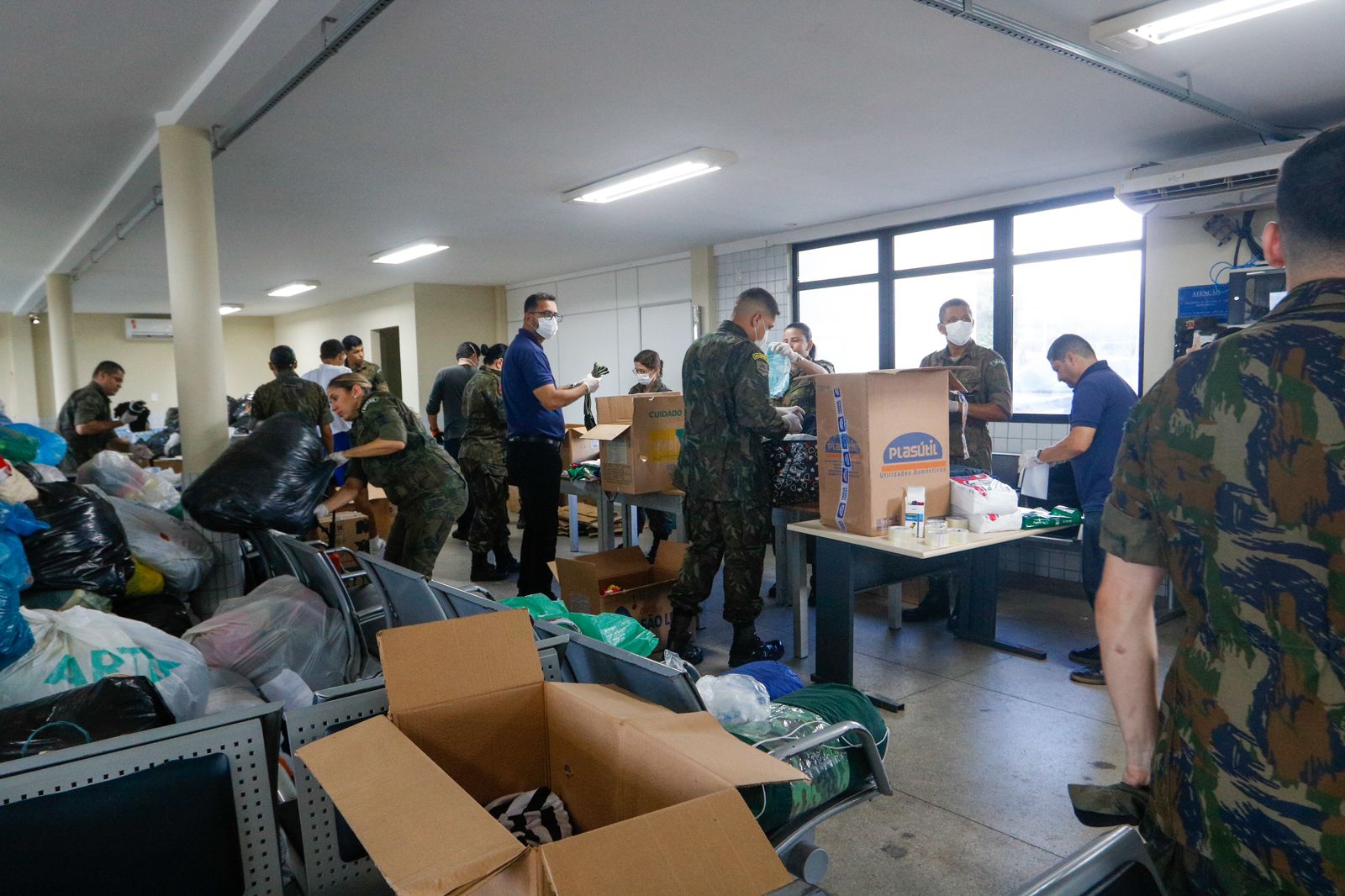 As Forças Armadas têm trabalhado ativamente na coordenação do envio das doações dos pernambucanos para o RS. 
