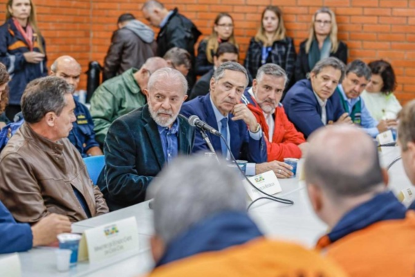 Lula esteve no RS pela segunda vez após o início das enchentes no estado/crédito: Ricardo Stuckert/Presidência da República Lula esteve no RS pela segunda vez após o início das enchentes no estado/crédito: Ricardo Stuckert/Presidência da República