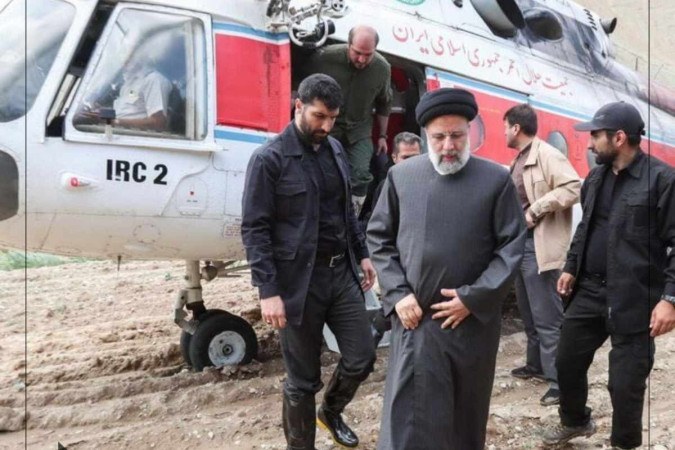 Ebrahim Raisi estava no helicóptero que fez "aterrisagem brutal" neste domingo/IRNA/News Agency Ebrahim Raisi estava no helicóptero que fez "aterrisagem brutal" neste domingo/IRNA/News Agency