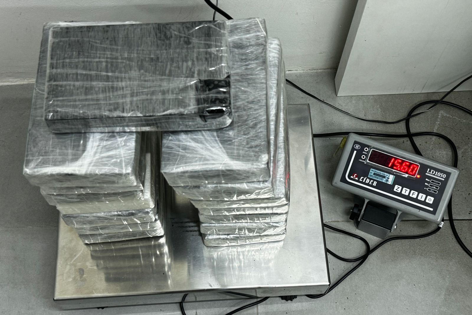 Tabletes de coca&iacute;na pesaram mais de 15 quilos/Foto: PF/PE