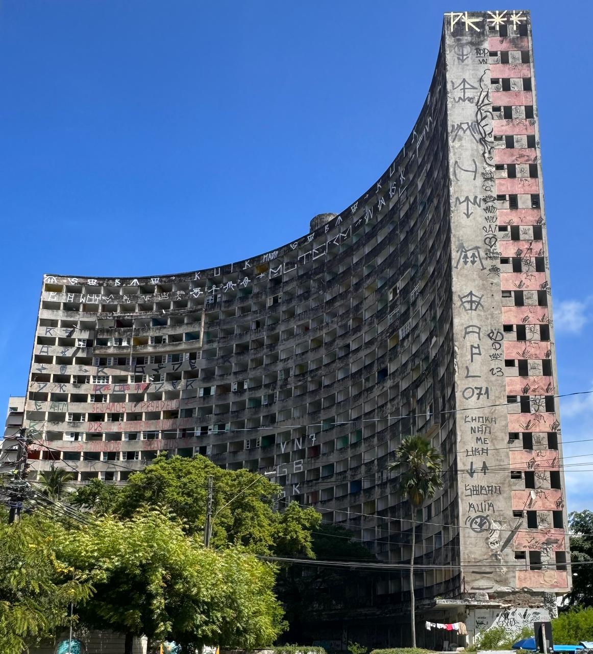 Localizado em Boa Viagem, bairro da Zona Sul do Recife, o Edifício Holiday tem cerca de 15 mil metros quadrados./Foto: Divulgação