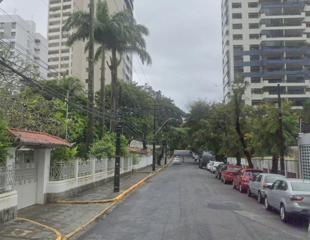 O Programa Calçada Legal é uma iniciativa da prefeitura através da Autarquia de Urbanização do Recife (URB)/Foto: Reprodução/Google Street View O Programa Calçada Legal é uma iniciativa da prefeitura através da Autarquia de Urbanização do Recife (URB)/Foto: Reprodução/Google Street View