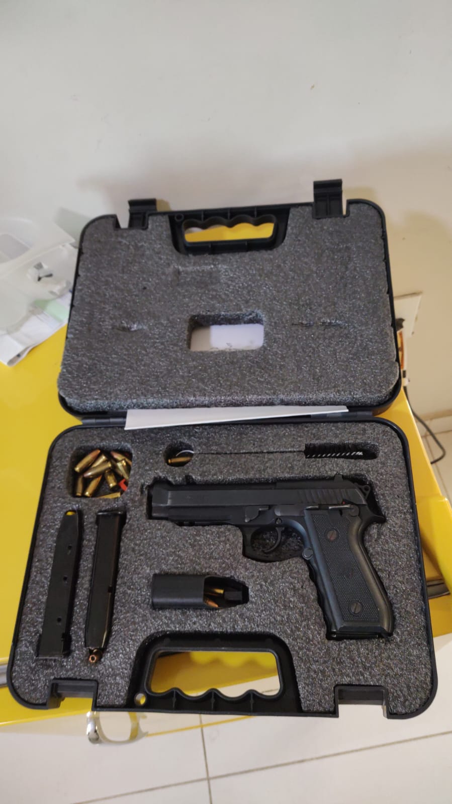 Armas e munições foram apreendidas