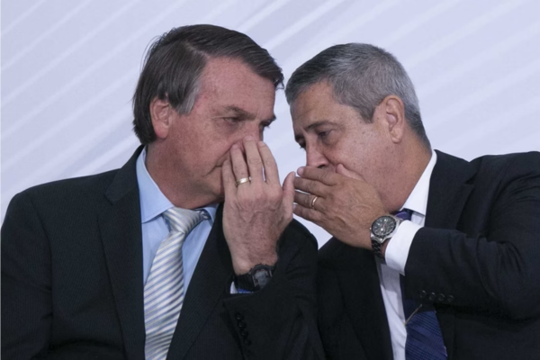 Presidente Bolsonaro conversa com Braga Netto durante evento/Crédito: Rafaela Felicciano/Metrópoles Presidente Bolsonaro conversa com Braga Netto durante evento/Crédito: Rafaela Felicciano/Metrópoles