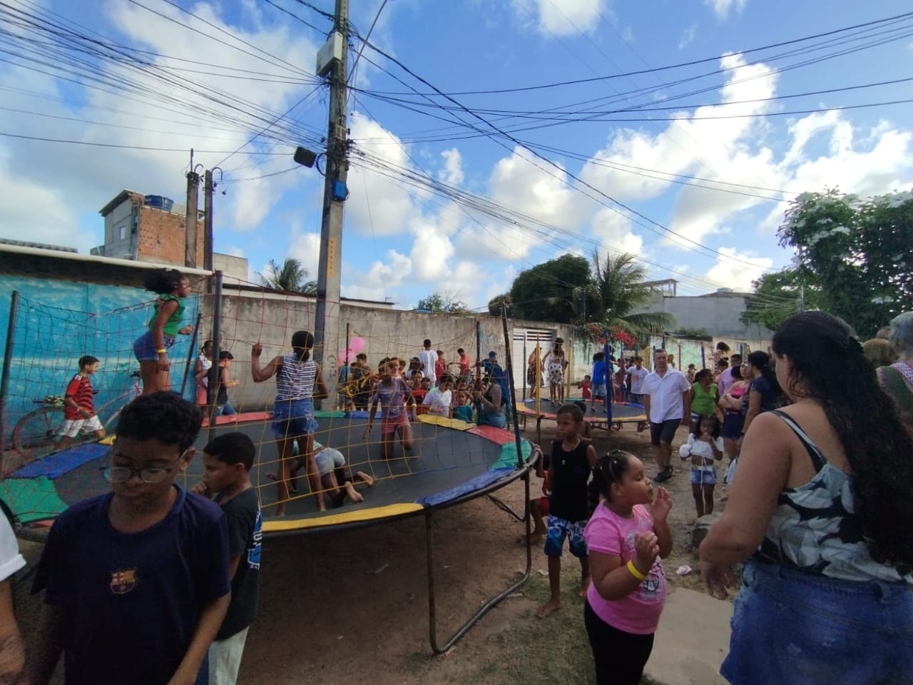Atividades ocorrem quinzenalmente para crianças, adolescentes, mães solteiras e idosos/Foto: Divulgação Atividades ocorrem quinzenalmente para crianças, adolescentes, mães solteiras e idosos/Foto: Divulgação