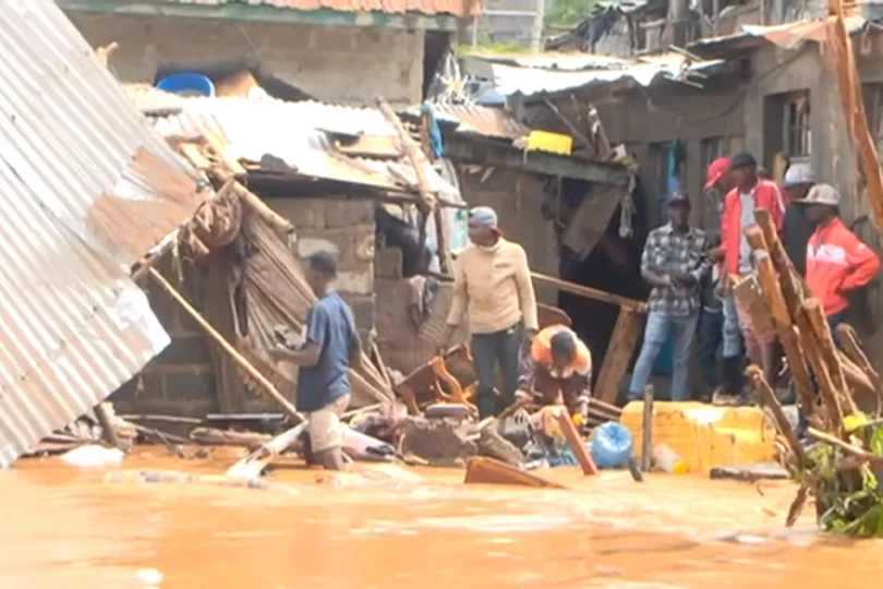 No Quênia, as chuvas torrenciais, as inundações repentinas e os deslizamentos de terras causaram quase 300 mortos/Foto: Citizen TV Kenya/Reprodução/YouTube No Quênia, as chuvas torrenciais, as inundações repentinas e os deslizamentos de terras causaram quase 300 mortos/Foto: Citizen TV Kenya/Reprodução/YouTube