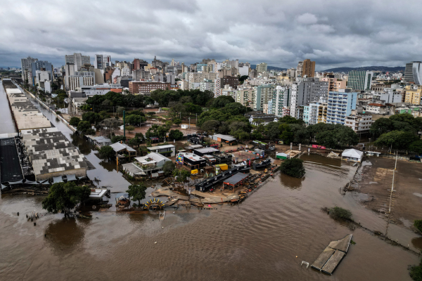 A previsão é de muita chuva nos próximos dias em Porto Alegre/Crédito: NELSON ALMEIDA / AFP A previsão é de muita chuva nos próximos dias em Porto Alegre/Crédito: NELSON ALMEIDA / AFP