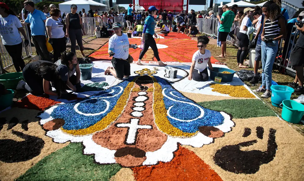 Em 2024, o Dia de Corpus Christi será celebrado em 30 de maio/Foto: José Cruz/Agência Brasil Em 2024, o Dia de Corpus Christi será celebrado em 30 de maio/Foto: José Cruz/Agência Brasil
