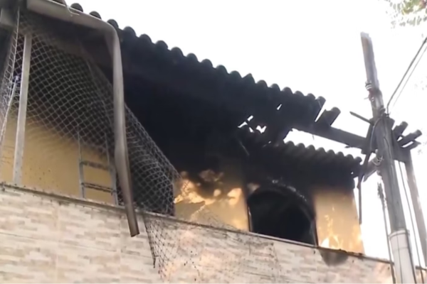 Casa que foi incendiada pelo adolescente/Crédito: Reprodução Casa que foi incendiada pelo adolescente/Crédito: Reprodução