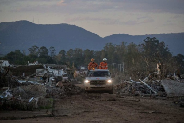 Um novo alerta de chuva e vento forte foi emitido ontem pela Defesa Civil/Crédito: AFP Um novo alerta de chuva e vento forte foi emitido ontem pela Defesa Civil/Crédito: AFP