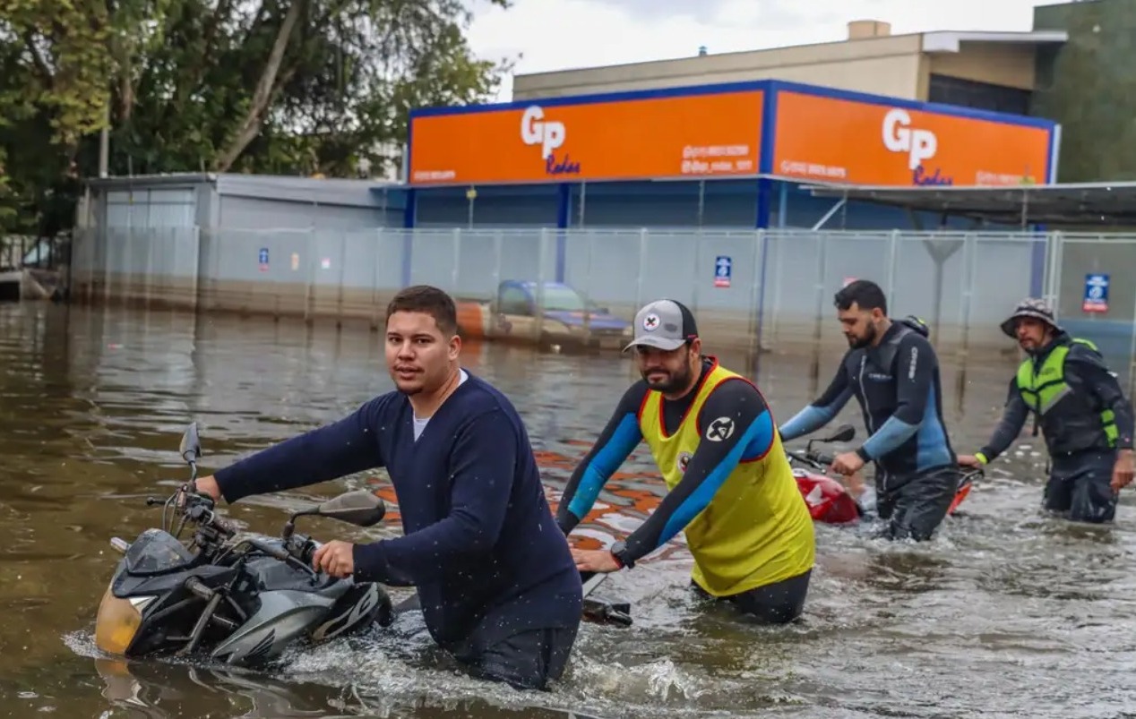 Nível do lago no Cais Mauá chegou a marca de 4,05 metros às 13h15 desta sexta-feira (24)/foto: Rafa Neddermeyer/ Agência Brasil Nível do lago no Cais Mauá chegou a marca de 4,05 metros às 13h15 desta sexta-feira (24)/foto: Rafa Neddermeyer/ Agência Brasil