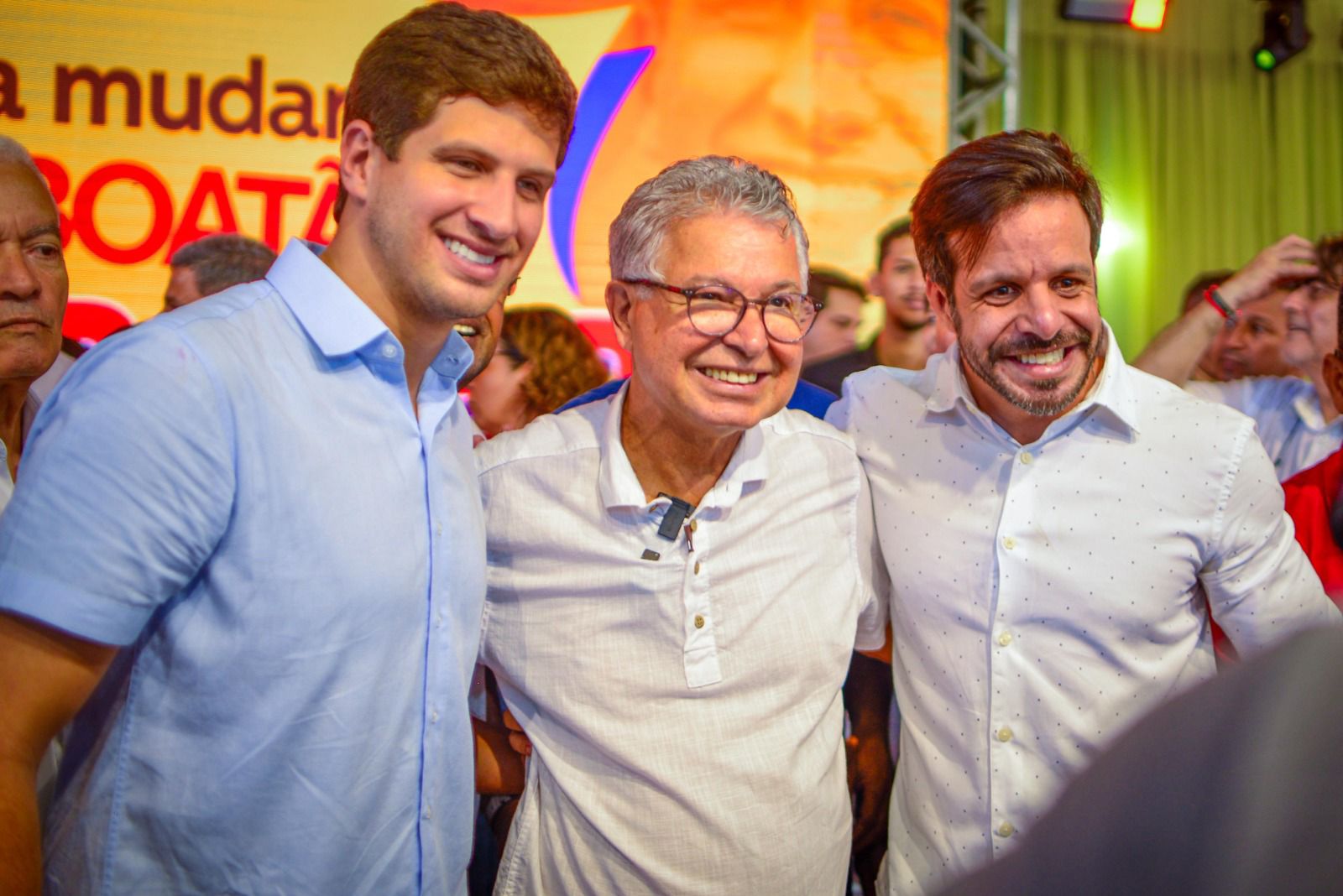 João Campos e Elias Gomes participaram de ato com Arruda/Foto: Divulgação João Campos e Elias Gomes participaram de ato com Arruda/Foto: Divulgação