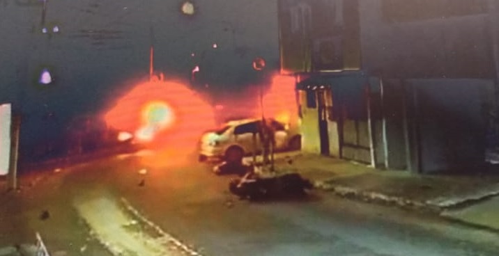 Carro bateu em muro de casa em Caruaru/Reprodução: Redes Sociais Carro bateu em muro de casa em Caruaru/Reprodução: Redes Sociais