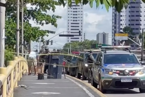 PMs do Bope receberam denúncia de localização de artefato explosivo perto de ponte/Foto: Redes Sociais PMs do Bope receberam denúncia de localização de artefato explosivo perto de ponte/Foto: Redes Sociais