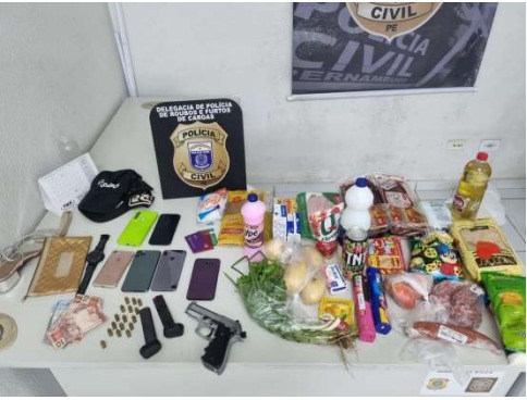 /Foto: Arma, munições e produtos de roubo foram apreendidos /Foto: Arma, munições e produtos de roubo foram apreendidos