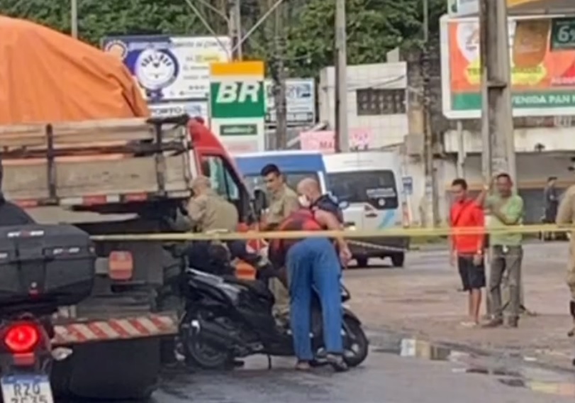 Carreta bateu em moto e matou mulher na PE-15/Foto: Redes Sociais Carreta bateu em moto e matou mulher na PE-15/Foto: Redes Sociais