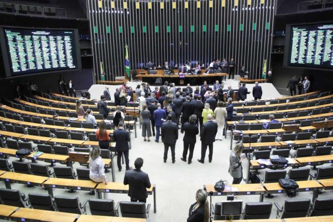 Deputados de cinco partidos da base do governo e que ocupam 11 ministérios na Esplanada, e que integram o Centrão, foram imprescindíveis para ajudar a oposição a derrotar o Palácio do Planalto/foto: Mário Agra/Câmara dos Deputados