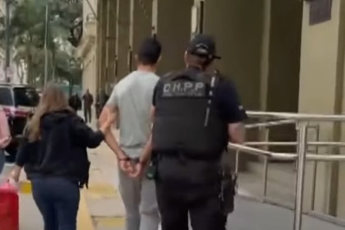 Homem fazia parte de uma quadrilha que se comunicava por meio de um aplicativo de relacionamento/foto: Reprodução/ TV Bandeirantes Homem fazia parte de uma quadrilha que se comunicava por meio de um aplicativo de relacionamento/foto: Reprodução/ TV Bandeirantes