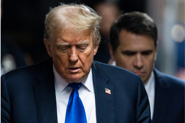 O ex-presidente dos EUA e candidato presidencial republicano Donald Trump chega para falar à mídia durante seu julgamento criminal no Tribunal Criminal de Manhattan, na cidade de Nova York/Crédito: JUSTIN LANE / POOL / AFP O ex-presidente dos EUA e candidato presidencial republicano Donald Trump chega para falar à mídia durante seu julgamento criminal no Tribunal Criminal de Manhattan, na cidade de Nova York/Crédito: JUSTIN LANE / POOL / AFP