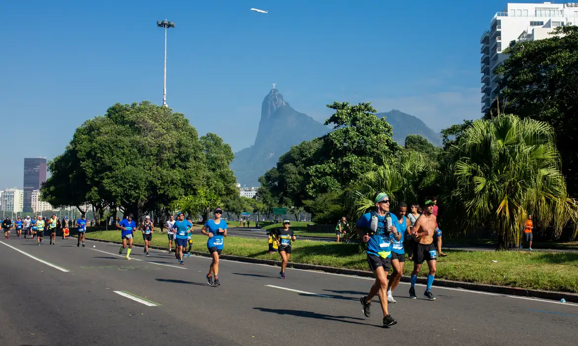 Os corredores vão competir em quatro distâncias: 5, 10, 21 e 42 quilômetros/foto: Márcio Rodrigues/Dizz Media/Direitos Reservados Os corredores vão competir em quatro distâncias: 5, 10, 21 e 42 quilômetros/foto: Márcio Rodrigues/Dizz Media/Direitos Reservados