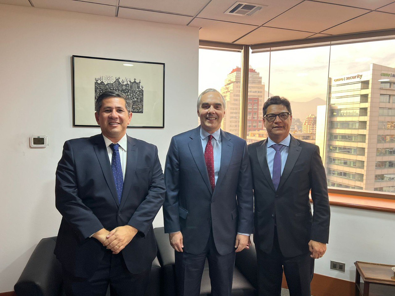 Na ocasião, o assessor da presidência do Diario, Augusto Vareda, o Embaixador do Brasil acreditado no Chile, Sr. Paulo Pacheco, e Hazenclever Lopes Cançado, Presidente da LOTERJ, respectivamente/Foto: Divulgação Na ocasião, o assessor da presidência do Diario, Augusto Vareda, o Embaixador do Brasil acreditado no Chile, Sr. Paulo Pacheco, e Hazenclever Lopes Cançado, Presidente da LOTERJ, respectivamente/Foto: Divulgação