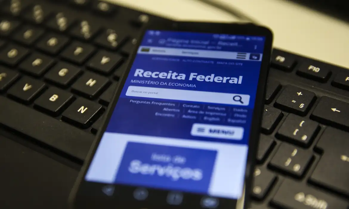 Das declara&ccedil;&otilde;es entregues neste ano, 60,6% t&ecirc;m direito a alguma restitui&ccedil;&atilde;o do IRPF/Foto: Marcello Casal Jr./Ag&ecirc;ncia Brasil