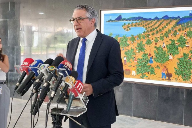 "O governo é contrário a qualquer programa de privatização das praias públicas, que cerceiam o povo brasileiro de poder frequentar essas praias. Do jeito que está a proposta, o governo é contrário a ela", pontuou o ministro/foto: Victor Correia/CB/D.A/Press "O governo é contrário a qualquer programa de privatização das praias públicas, que cerceiam o povo brasileiro de poder frequentar essas praias. Do jeito que está a proposta, o governo é contrário a ela", pontuou o ministro/foto: Victor Correia/CB/D.A/Press