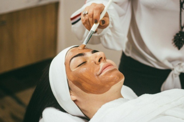 O peeling de fenol é utilizado para renovação da pele/Crédito: Rosa Rafael/Unsplash O peeling de fenol é utilizado para renovação da pele/Crédito: Rosa Rafael/Unsplash