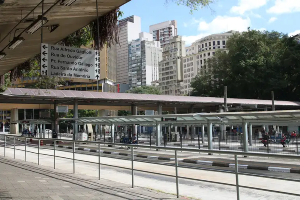 Motoristas pedem reajuste salarial inflacionário de 3,69%, mais 5% de aumento real, além de reposição das perdas salariais decorrentes da pandemia, de 2,46%/Crédito: Rovena Rosa / Agência Brasil Motoristas pedem reajuste salarial inflacionário de 3,69%, mais 5% de aumento real, além de reposição das perdas salariais decorrentes da pandemia, de 2,46%/Crédito: Rovena Rosa / Agência Brasil