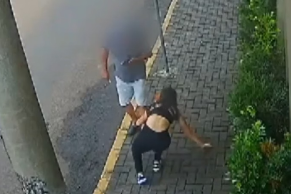 O caso foi flagrado por uma câmera de segurança/Crédito: Reprodução O caso foi flagrado por uma câmera de segurança/Crédito: Reprodução